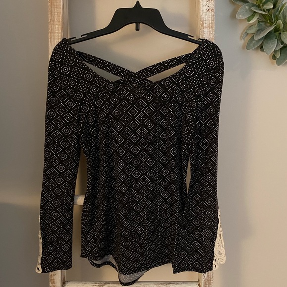 2/$15 Maurices Bell Sleeve Top - Picture 4 of 5